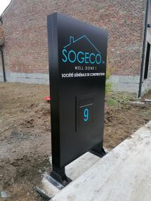 Totem SOGECO avec boîte aux lettres intégrée